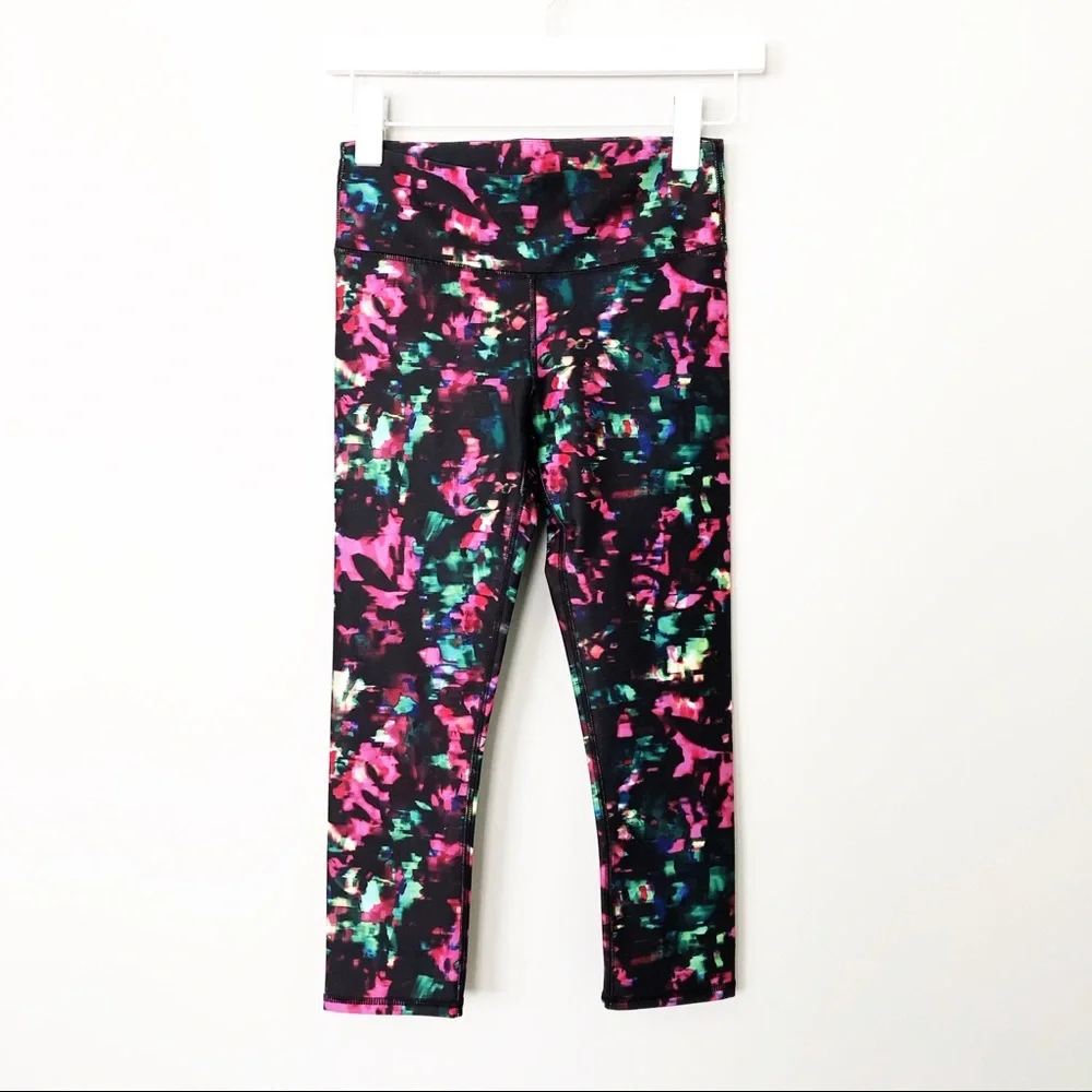 New FABLETICS Women’s Abstract Print Salar Capri Leggings Black Multicolor XXS - Picture 4 of 8